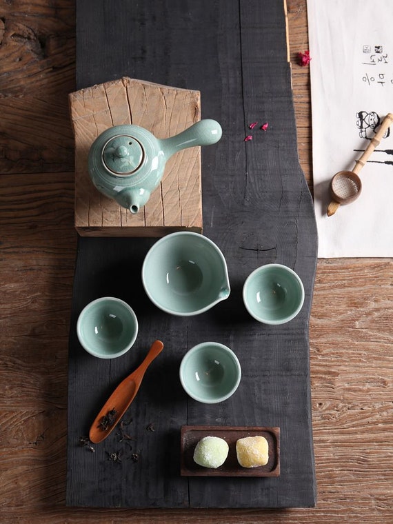 新品未使用　韓国陶器　茶器セット　6客 新品未使用 韓国陶器 茶器セット 6客 韓国陶器 蓋付き茶器セット 2人用