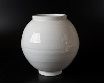 Handmade Wood-fired Korean Baekja White Porcelain Moon Jar (달 항아리)