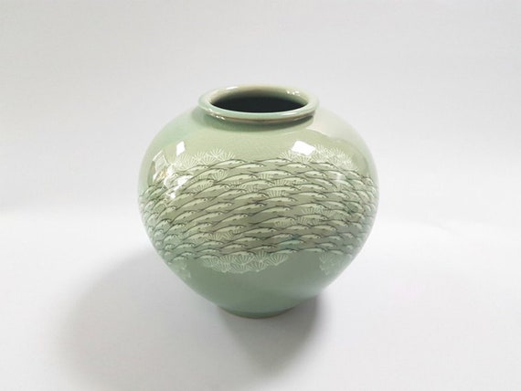 韓国青磁器抽象デザイン 陶器花瓶 高さ約30cm 海剛の作品 手作りの韓国製象嵌青磁（상감 청자）月壺 - 魚の群れ、高麗時代、伝統