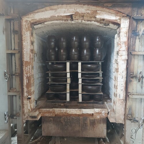 Handmade Korean Onggi shops Aging Fermentation Jar / Crock for Kimchi, Gochujang, Makgeolli and Tea - 3 L (0.8 Gal) or 5 L (1.3 Gal)