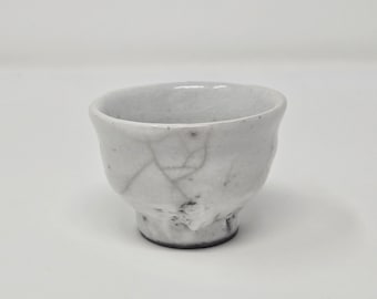 Handmade Charcoal Fired Korean Apple Tree Ash Baekja Tea Cup with Crazing
