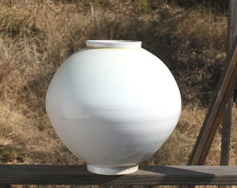 Handmade Wood-fired Korean Natural Glaze Baekja White Porcelain Colossal Jar (백자대호)