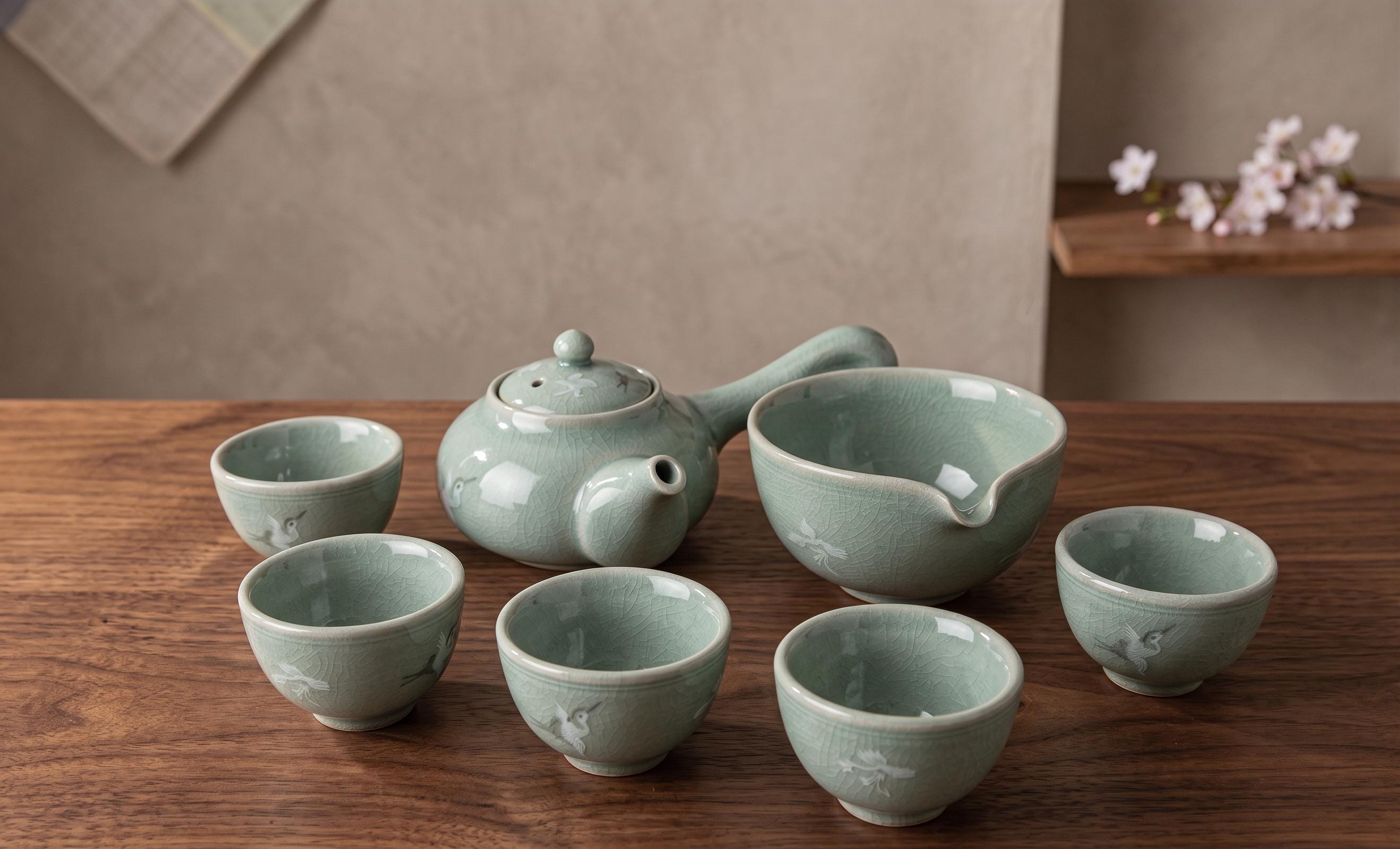 手作りの韓国製青磁茶器セット（3人用または5人用）：雲鶴柄、工夫茶