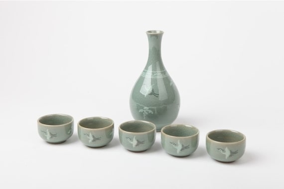 青磁酒器 手作り韓国青磁酒器セット：鶴と雲模様（ギフトボックス） - Etsy 日本