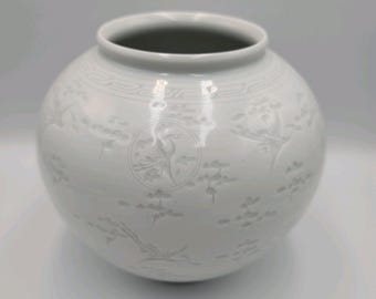 Handmade Korean Baekja Porcelain Moon Jar with Engraved Cranes & Clouds