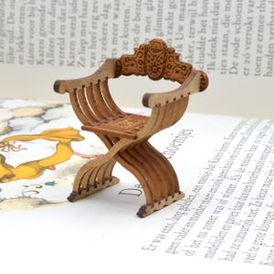 Curule Chair - dollshouse miniature 1:24 kit