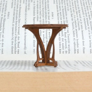 Tavolo Art Nouveau - kit miniatura per casa delle bambole 1:24