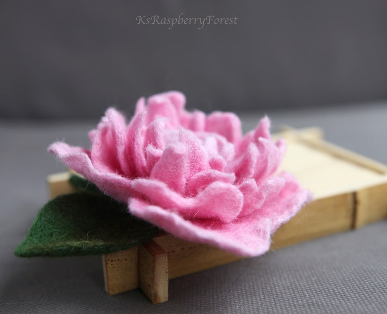 Peony Peony brooch Flower brooch Felt brooch Wool brooch image 0