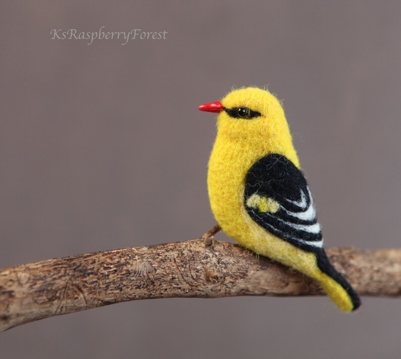 Eurasian Golden Oriole Needle felted Bird Brooch  Oriolus image 0