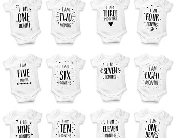 Monatliche Meilensteine Babystrampler Set, Personalisiert, Unisex, Babyparty, Babymitteilung, Baby Geburtstag