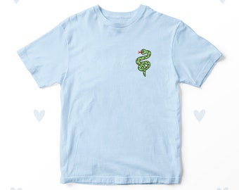 Camiseta infantil com estampa de cobra bordada: presente para amantes de répteis, personalizada