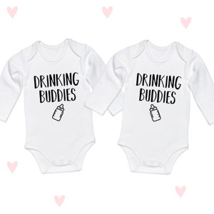 Conjunto de manga comprida Drinking Buddies Baby Grow para gêmeos, presentes personalizados e engraçados