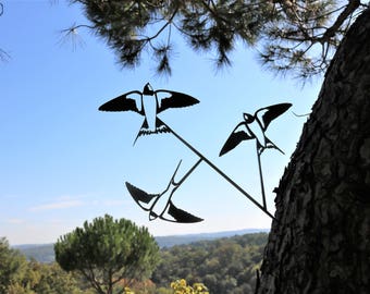 These corten metal swallows brighten up and animate your garden.