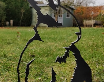 This corten metal rabbit brightens up and animates your garden.