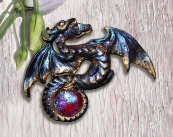 Brooch Dragon heart of gold.