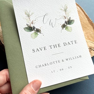 Invito di nozze Save the date, busta verde salvia, delicato motivo a foglie, disponibile cancelleria coordinata