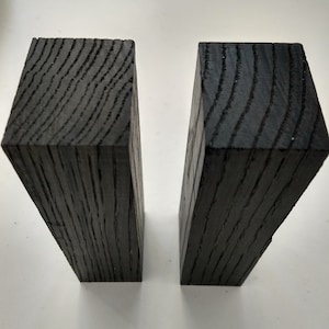 2 pièces lot ébauches de manches de couteaux en chêne des marais noir (bois morta) 31*41*121