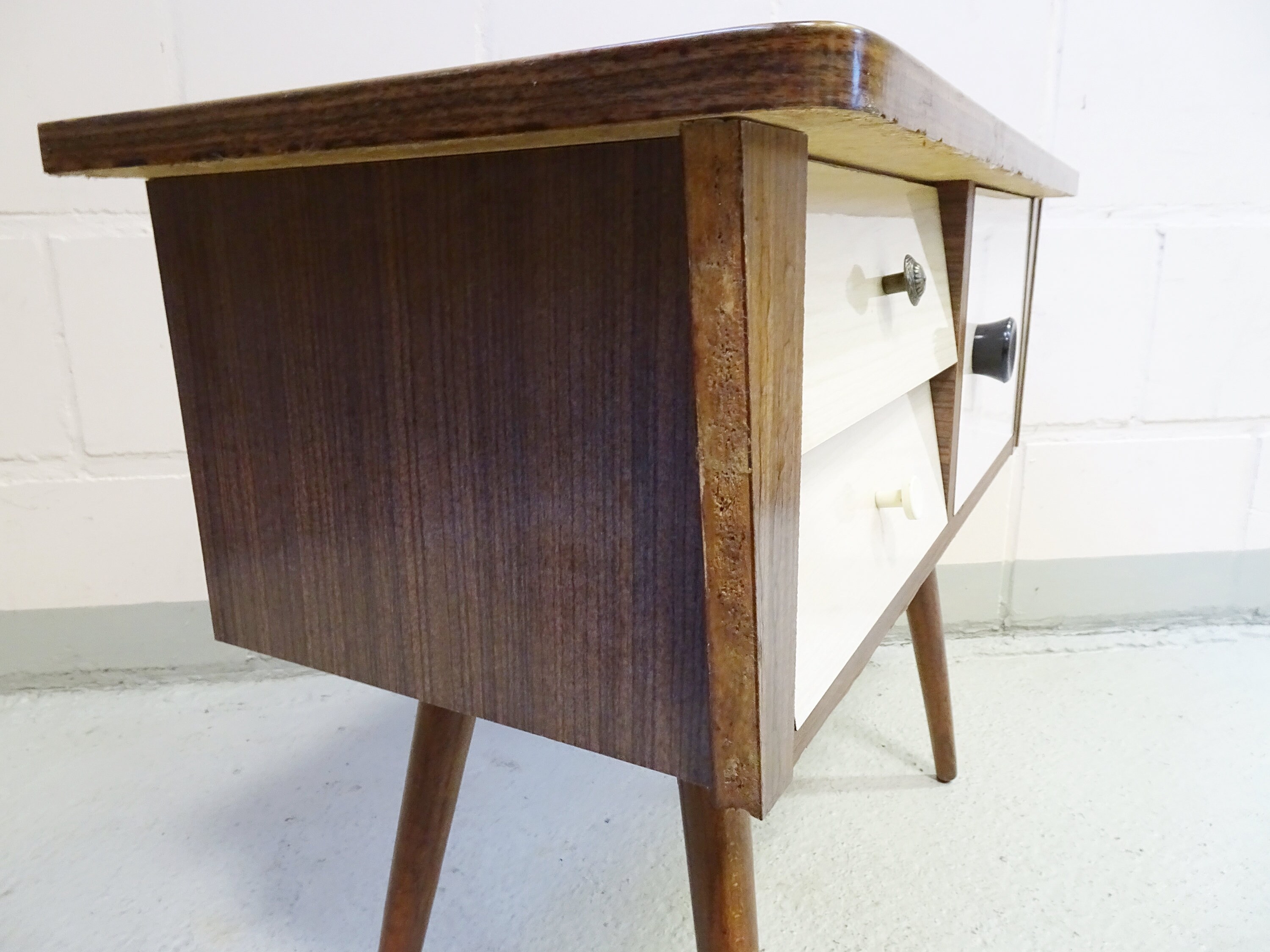 small 50s chest of drawers from Formica, Mid Century console, hallway