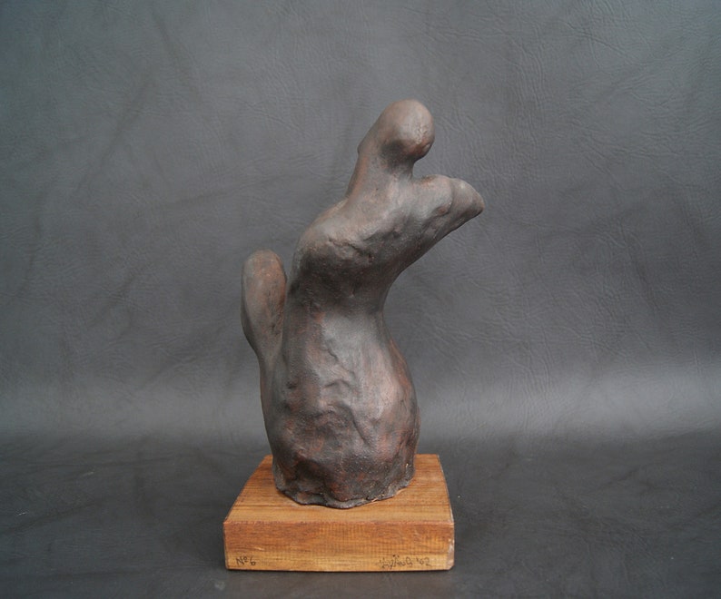 handgeformte Gips Skulptur mit bronze patiniert auf Holzsockel, abstrakte Kunst Figur Bild 3