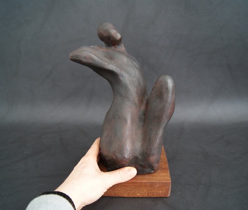 handgeformte Gips Skulptur mit bronze patiniert auf Holzsockel, abstrakte Kunst Figur Bild 10