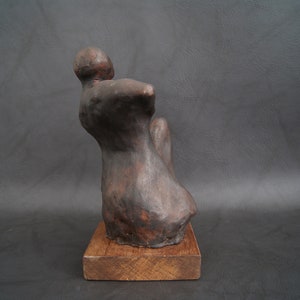handgeformte Gips Skulptur mit bronze patiniert auf Holzsockel, abstrakte Kunst Figur Bild 5