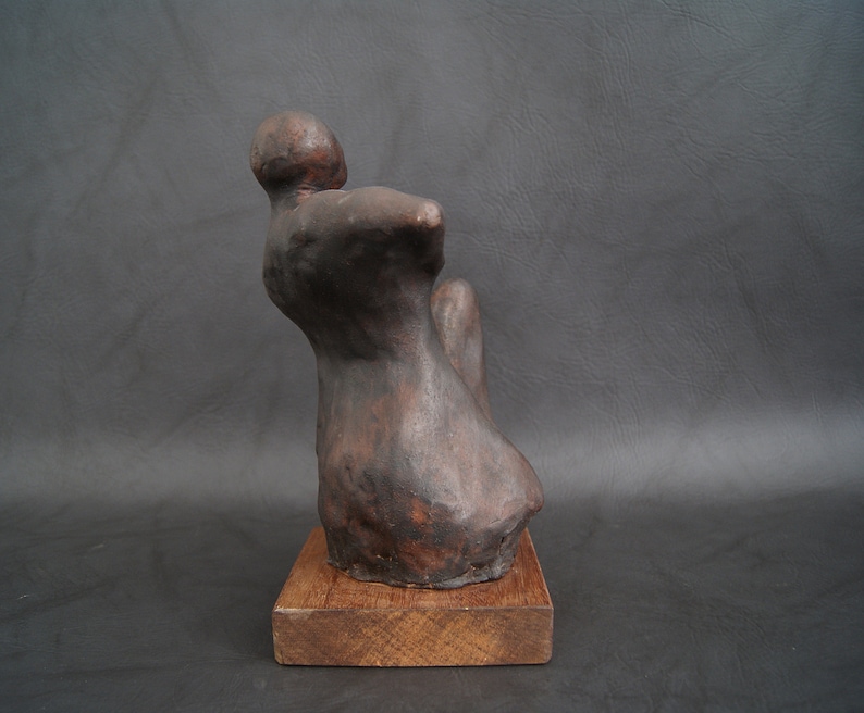 handgeformte Gips Skulptur mit bronze patiniert auf Holzsockel, abstrakte Kunst Figur Bild 5