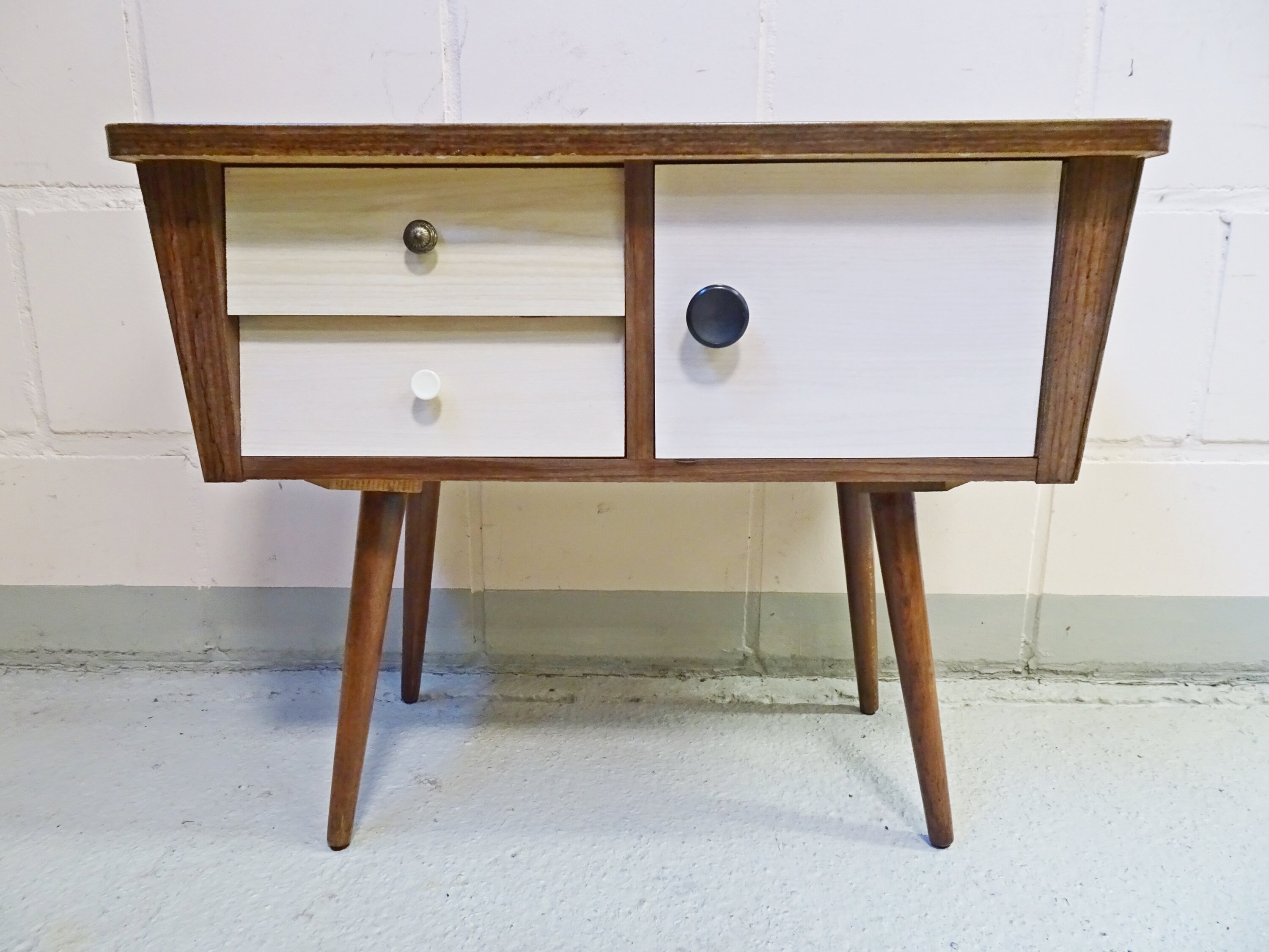 small 50s chest of drawers from Formica, Mid Century console, hallway