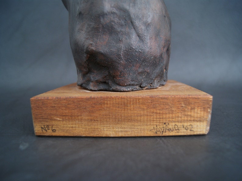 handgeformte Gips Skulptur mit bronze patiniert auf Holzsockel, abstrakte Kunst Figur Bild 8