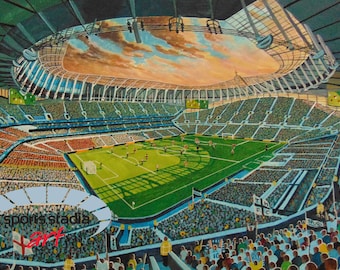 Puede incluir: Una pintura de un gran estadio con un campo verde y una multitud de personas en las gradas. El estadio tiene un gran techo abierto y un cielo azul con nubes en el fondo. La pintura está titulada "Sports Stadia" en la esquina inferior izquierda.