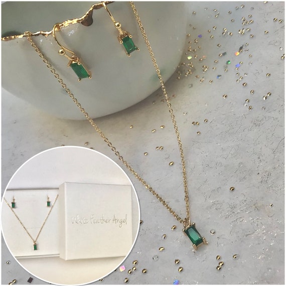 Stone jewellery shop set gold