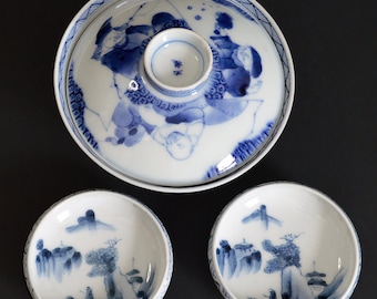 Antieke Japanse Imari porseleinen kom met deksel + 2 kleine Meiji blauw-witte zijborden