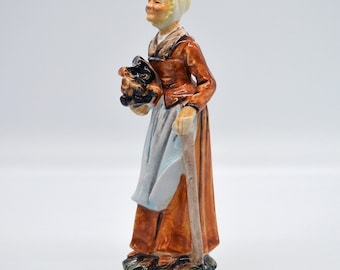 1950s Vintage Porcelain Figurine of an Old Lady | Farmhouse Decor | Vintage Figurine | Old Fashioned | Kitsch Decor