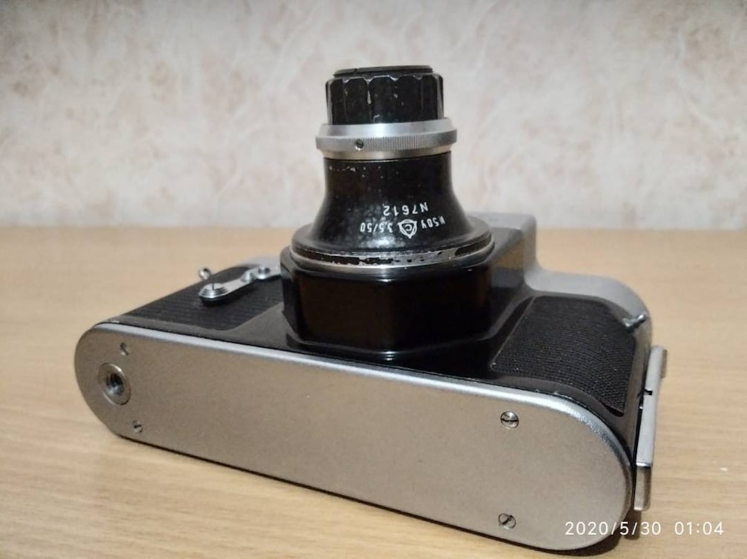 Appareil Photo Zenit-E Vintage + Objectif Hoya – étui Cuir – Bon état