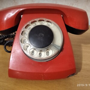Vintage phone TAN red color. Desk phone. rotary phone. Disk phone. Vintage phone USSR. Red phone. Vintage phone TAN red color image 10