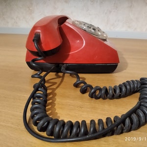 Vintage phone TAN red color. Desk phone. rotary phone. Disk phone. Vintage phone USSR. Red phone. Vintage phone TAN red color image 3