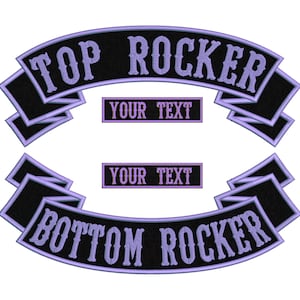 Op de afbeelding: Zwarte en paarse geborduurde motorfiets rocker patches met de tekst "TOP ROCKER" en "BOTTOM ROCKER". Twee lege rechthoekige patches zijn inbegrepen voor personalisatie.