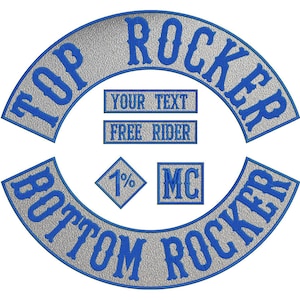 Op de afbeelding: Een set motorfiets rocker patches in zilver en blauw. De bovenste rocker zegt "TOP ROCKER" en de onderste rocker zegt "BOTTOM ROCKER". Er zijn twee rechthoekige patches die "YOUR TEXT" en "FREE RIDER" zeggen. Er is een ruitvormige patch die "1%" zegt en een vierkante patch die "MC" zegt.