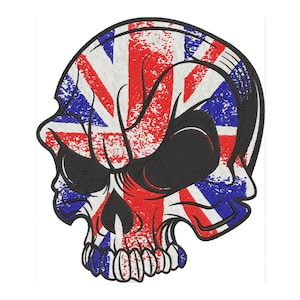 Può includere: Un teschio con un designo di bandiera Union Jack usurato. Il teschio è nero e bianco con accenti rossi, bianchi e blu.