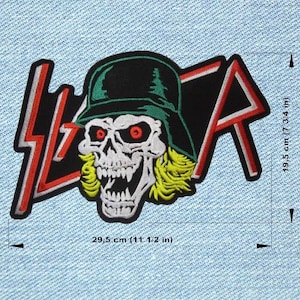 May include: Embroidered patch with a skull wearing a green cap, red eyes, and yellow hair. The patch features the word "SLAYER" in red and white. The patch is 29.5 cm wide and 19.5 cm tall.