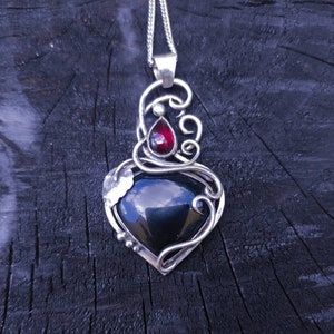 Sterling silver pendant with Onyx and Garnet