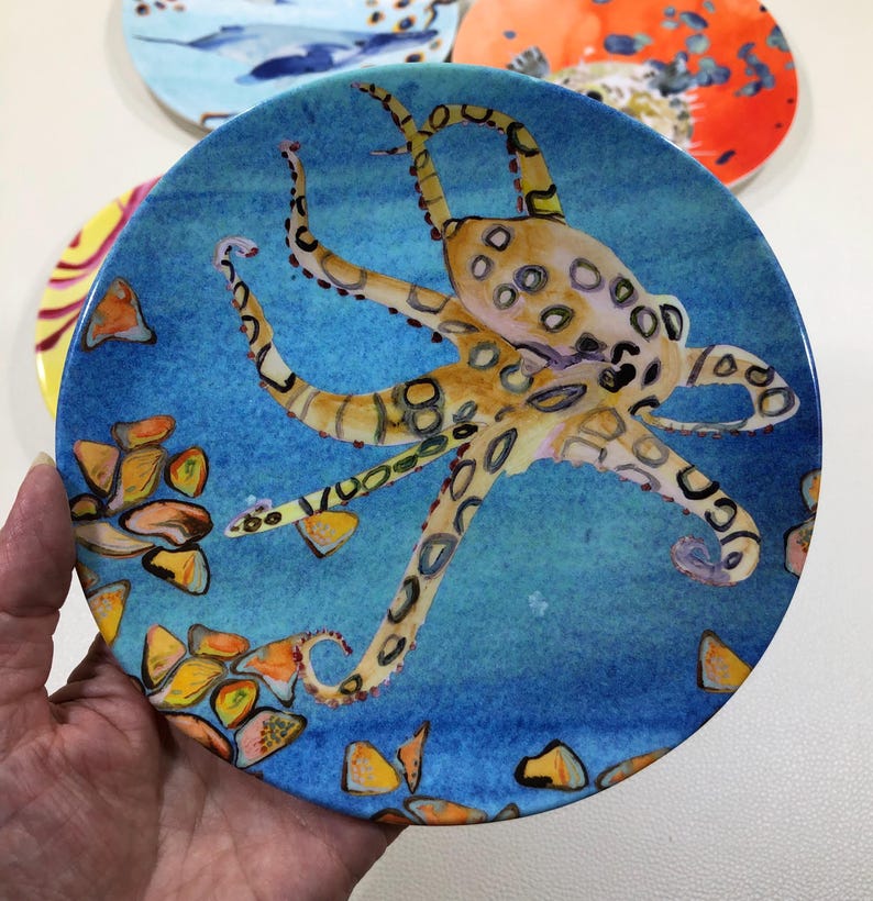 Anthropologie 'Under the Sea' MELAMINE COCKTAIL PLATES 6" Set of 4 ~ Multicolor Beach Ocean Canapé Dishes w/ Pufferfish, Octopus & Whales zdjęcie 3