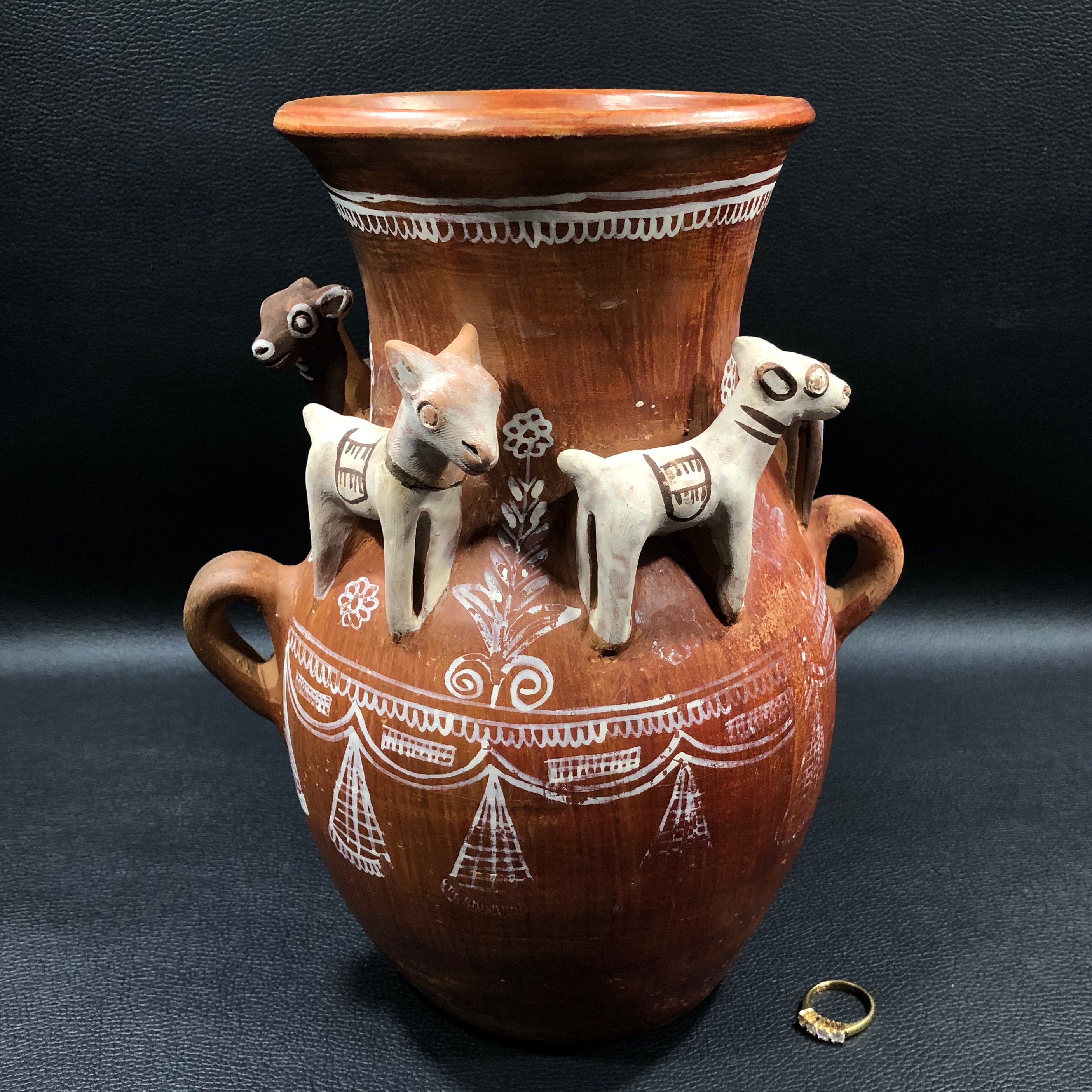完璧主義 Peruvian Red ~ Goats Figural Sculpted W/ VASE HARVEST QUINUA 工芸品