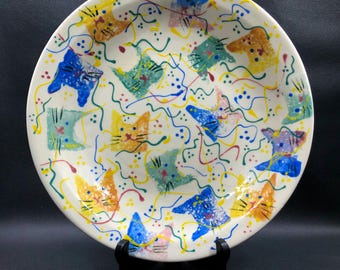 Anthropologie PARTY KITTY PLATE by Sari 12" ~ Purrfect Colorful Sponge Painted Cats & Streamers ~ Buffet/Pasta Studio Pottery Serving Bowl