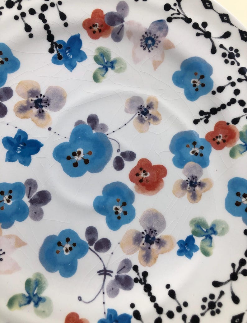 Anthropologie ISIDRE CERAMIC PLATES Set of 2 ~ Purple/Blue/Red Floral Side Dishes w/ Black Border Accents ~Discontinued Summertime Tableware image 7