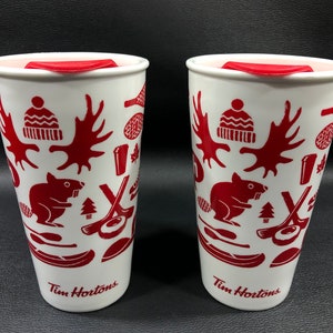 Buvez avec style grâce aux nouvelles tasses de voyage en acier inoxydable  de la collection Indispensables de Tim Hortons