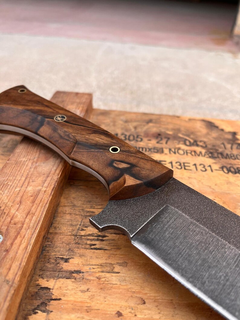 full length sleipner steel machete knife showing 40 cm body and ergonomic walnut grip