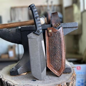 クリーバーナイフ - ストーンウォッシュ スレイプナースチール - ブラックコンパクトテクスチャードハンドル - フルタングヘビーチョッパーブレード - レザーシース - CR10