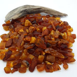 Pietre d&#39;ambra grezze, ambra baltica non lucidata, ambra autentica del Mar Baltico