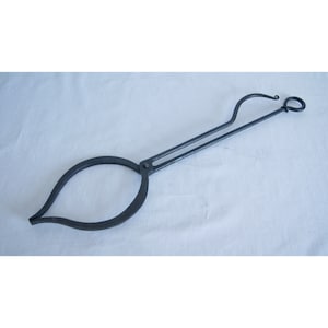 Le Romantique LOG GRABBER TONG Fireplace Tools Accessories Wrought Iron Forged Country Farmhouse Style Antique Design Vintage Decor Fire Pit