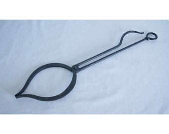 Le Romantique LOG GRABBER TONG Fireplace Tools Accessories Wrought Iron Forged Country Farmhouse Style Antique Design Vintage Decor Fire Pit